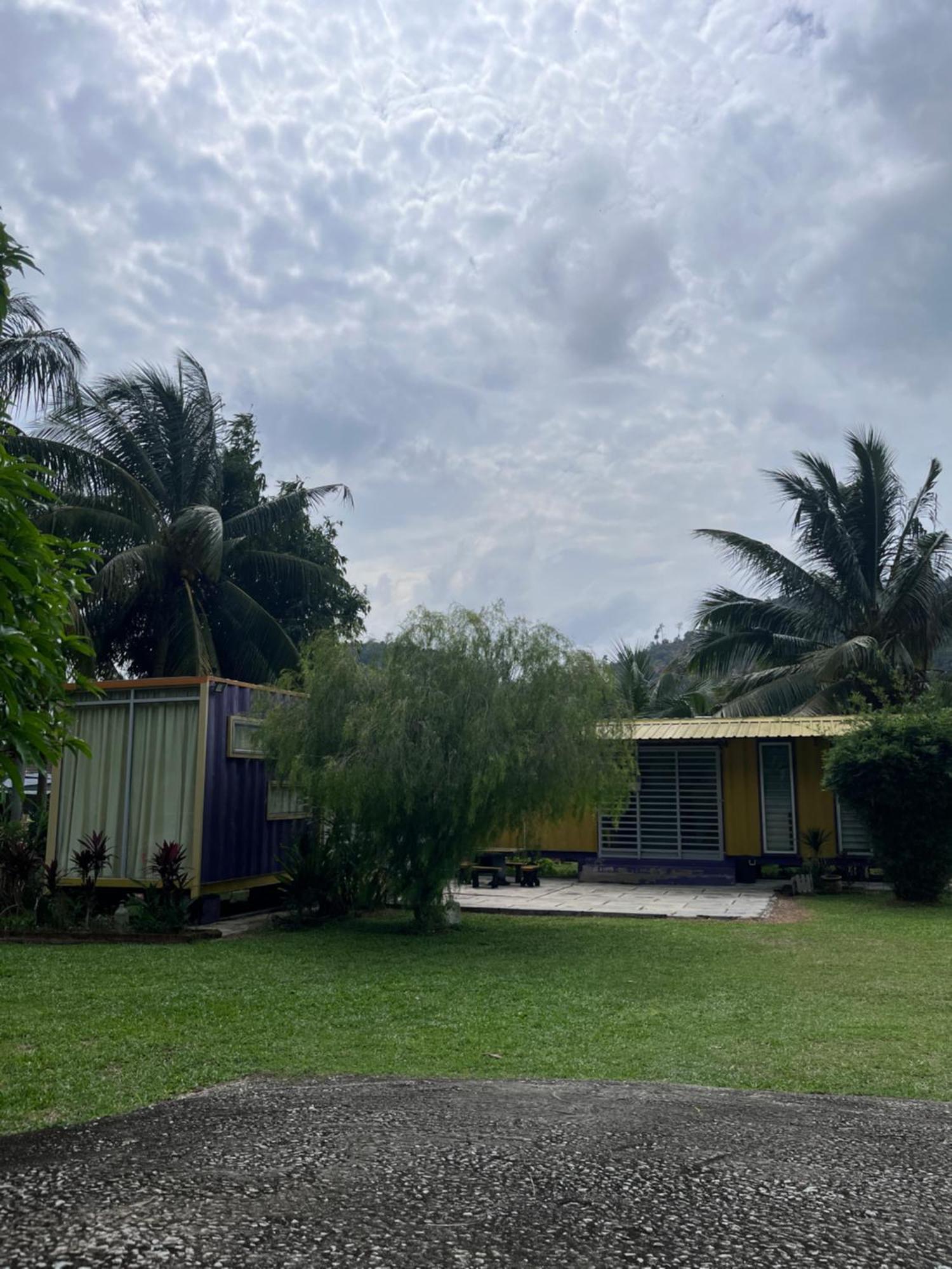 Purple Cube At Lumut Cube Homestay Kontena Extérieur photo