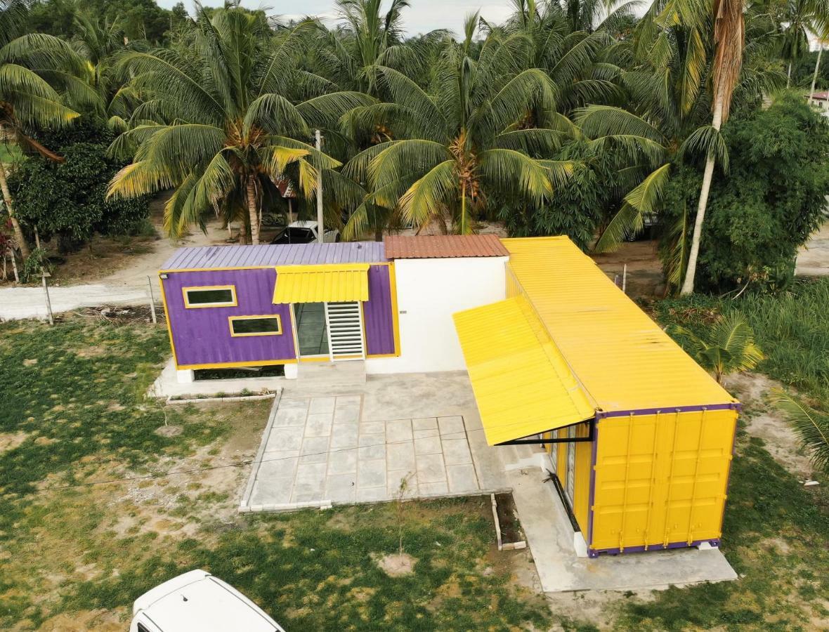 Purple Cube At Lumut Cube Homestay Kontena Extérieur photo
