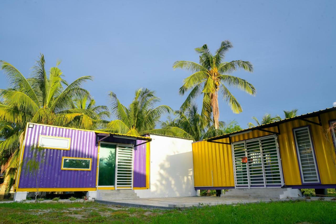 Purple Cube At Lumut Cube Homestay Kontena Extérieur photo