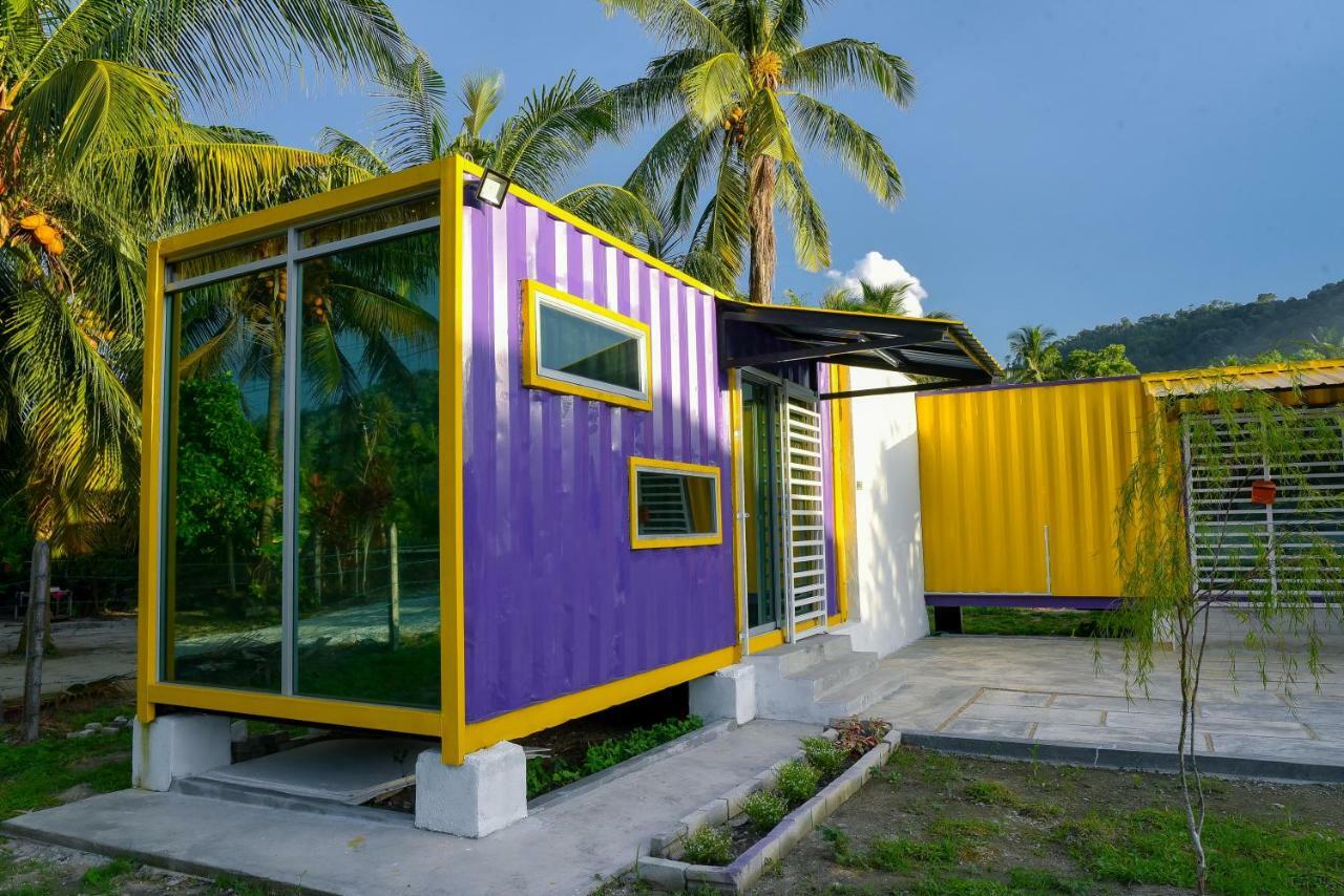 Purple Cube At Lumut Cube Homestay Kontena Extérieur photo