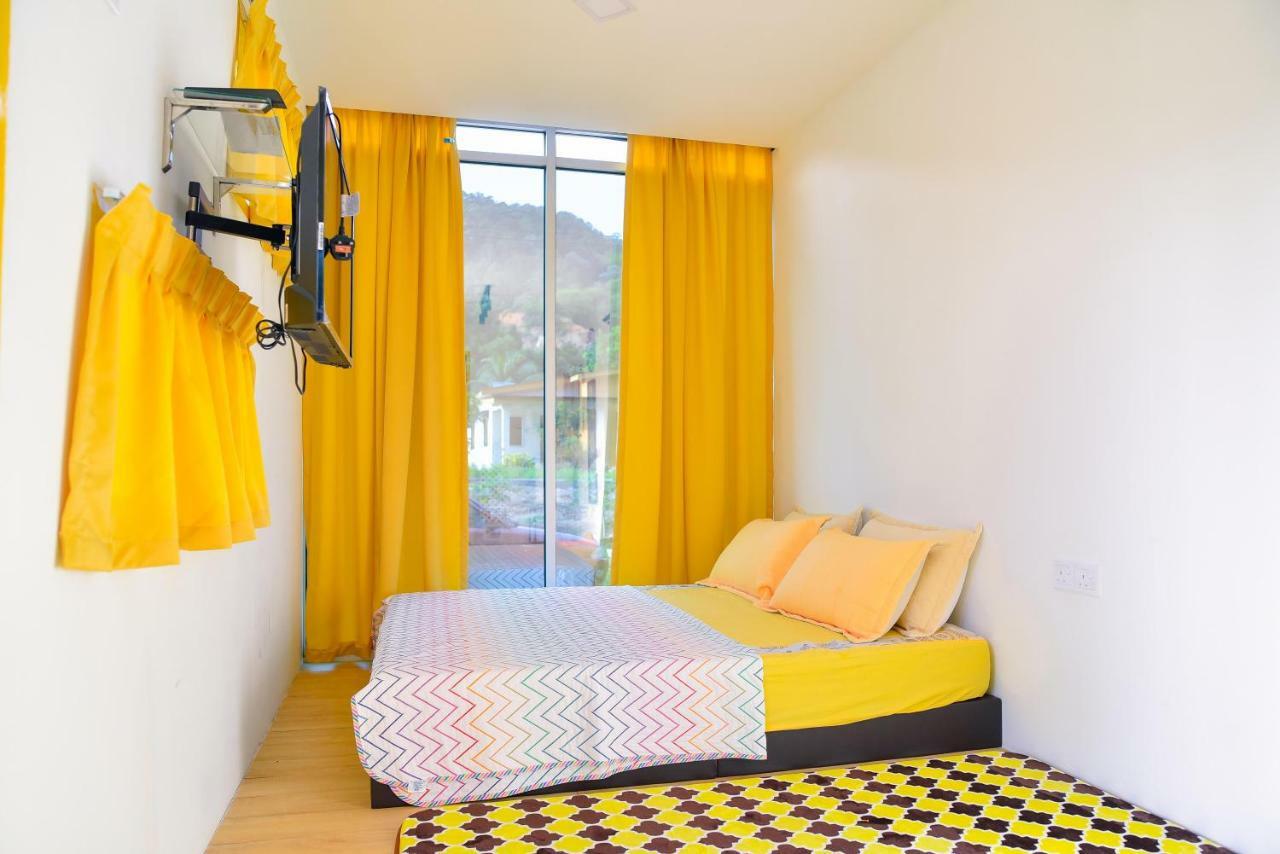 Purple Cube At Lumut Cube Homestay Kontena Extérieur photo