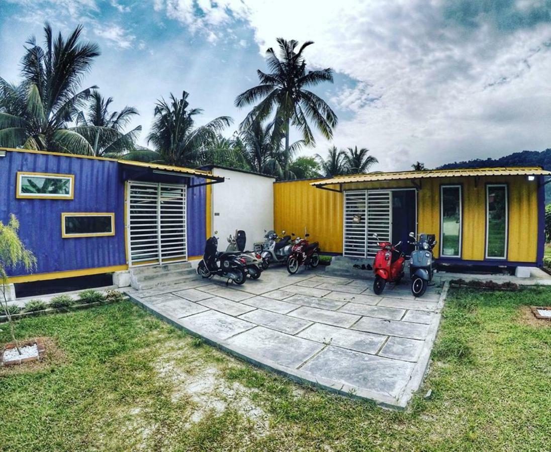 Purple Cube At Lumut Cube Homestay Kontena Extérieur photo