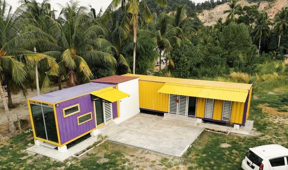 Purple Cube At Lumut Cube Homestay Kontena Extérieur photo
